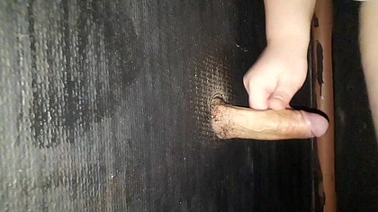 Dei o cu e mamei ate ganhar litros de porra no glory hole