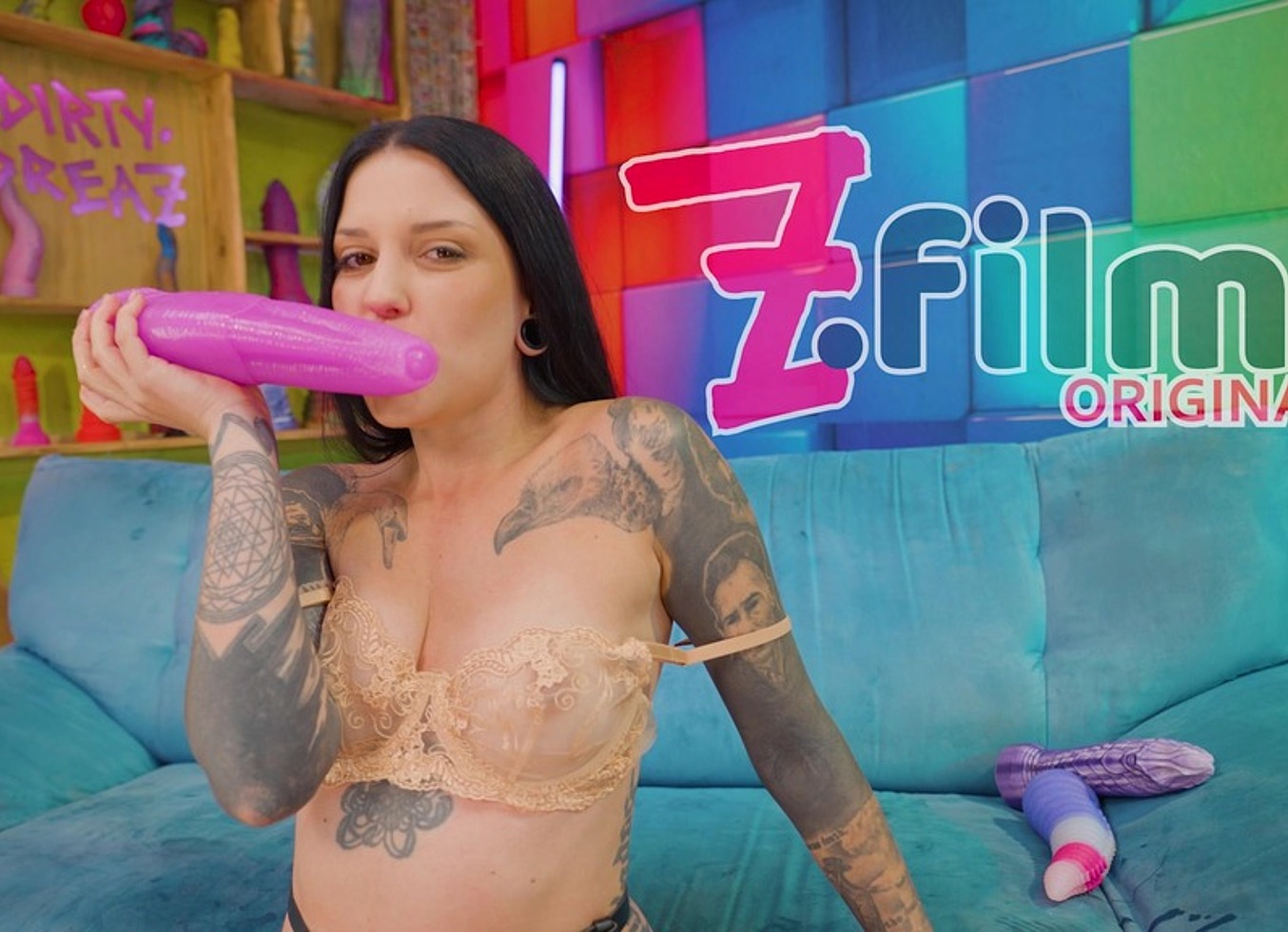 Thick Goth Anal Loving Slut Loves To Make Her Own Ass Gape For You