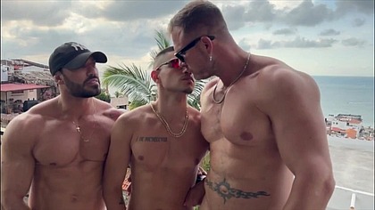 SENDO ARROMBADO PELO AUSTIN WOLF E PELO DIEGO MINEIRO