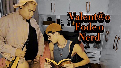 Valent@o Fodeu o Nerd da Faculdade