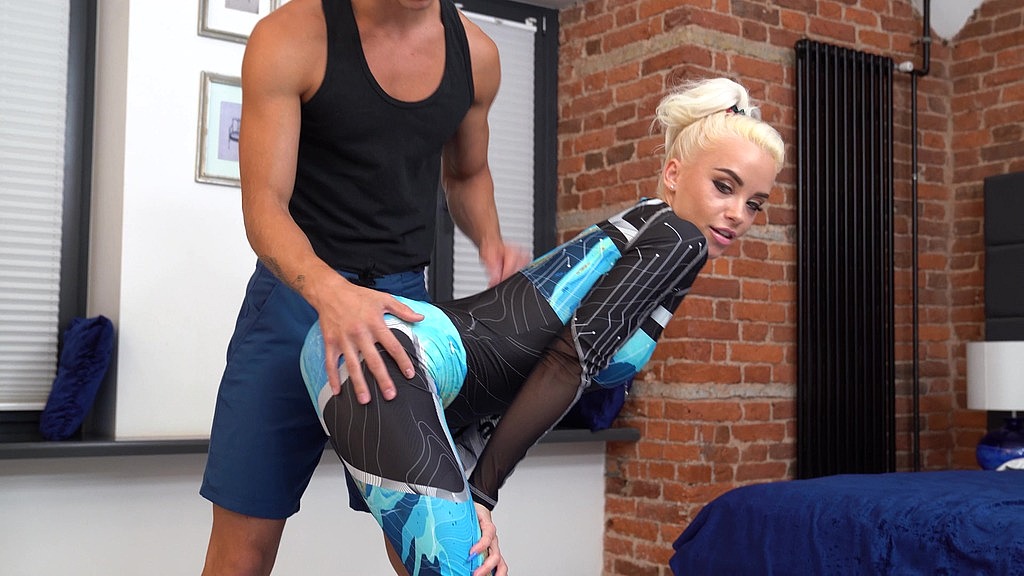 fit blonde lara frost enjoys a dp at fitness coaches flat