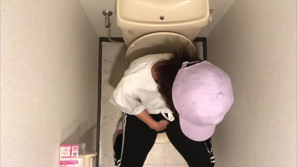 みんなが外出したのを確認した後におもちゃを使ってオナニーする女子高◯生。 (Momoka, Nono) みんなが外出したのを確認した後におもちゃを使ってオナニーする女子高◯生。 (Momoka, Nono)