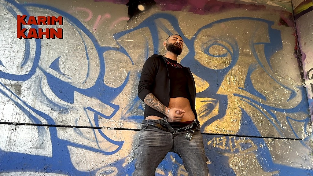 high pressure cumshot after jacking off in public (Karim) high pressure cumshot after jacking off in public (Karim)