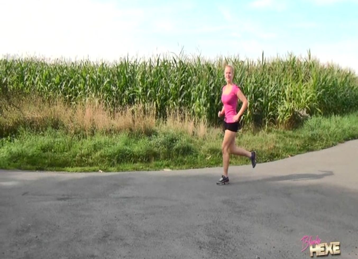 Joggerin Public Gefickt
