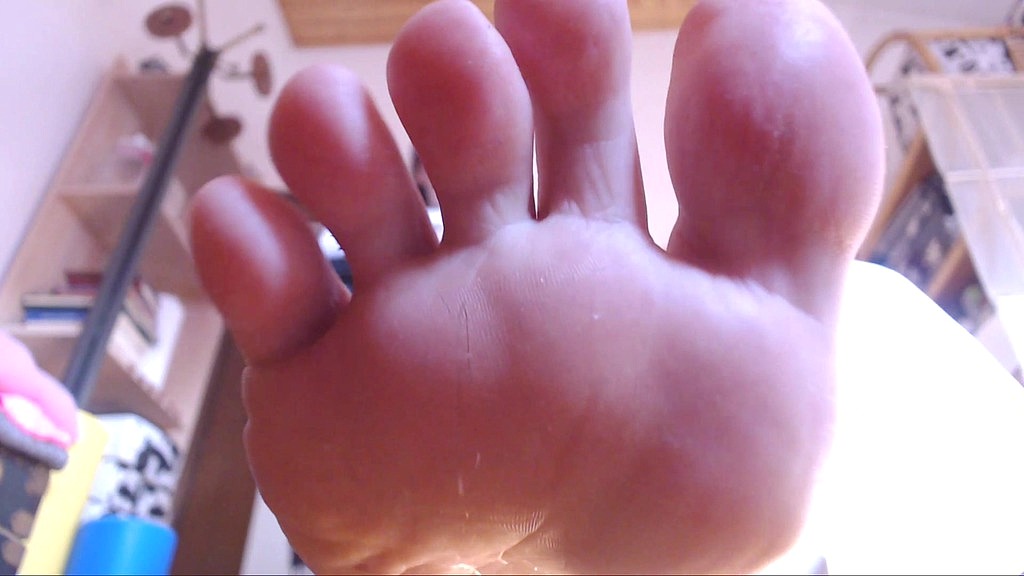 dirty karateka feet to worship (Nicoletta Embassi) dirty karateka feet to worship (Nicoletta Embassi)