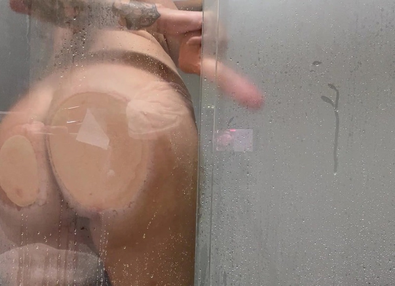 Loira Cai Na Net Se Masturbando Gostoso No Banho