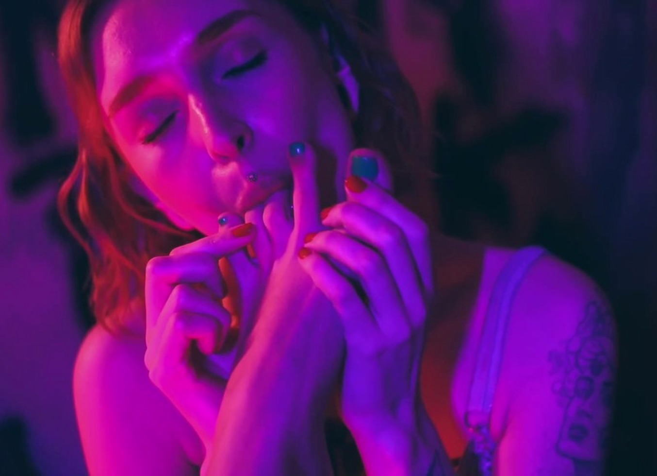 These Girls Are Horny For Feet And Tickling Fetish