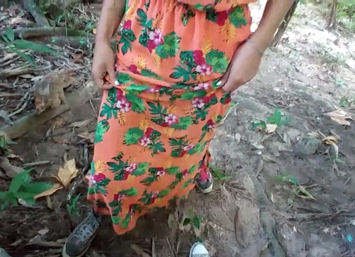 A Safada Pediu Porra No Meio Do Mato