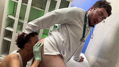 Medico novinho mostra como se faz um exame de toque, na pratica