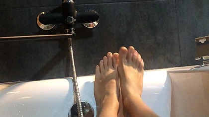 Relaxing in bath and playing with my feet