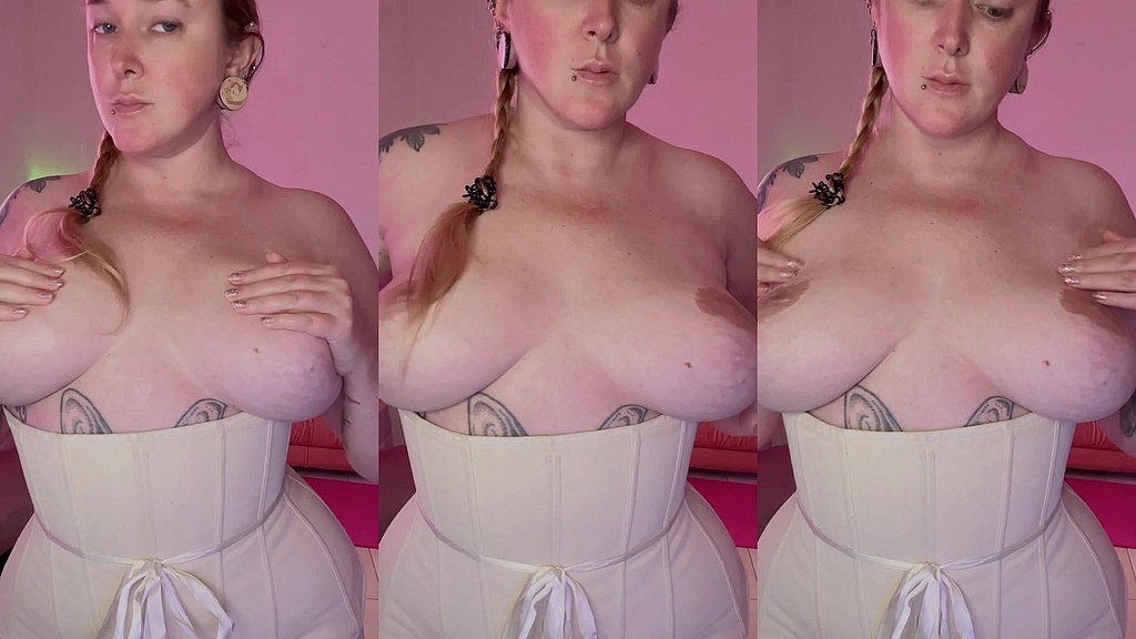 big boobs and corset (Kisicaxx) big boobs and corset (Kisicaxx)