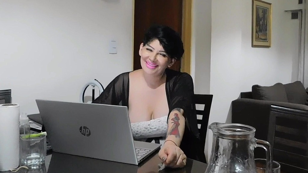 Perla Lopez, Gustav el Ruso: me enloquece chupar pja pero mas me gusta cuando me acaban en la boca despues de cojerme sin parar el orto (AnalVids.com) me enloquece chupar pja pero mas me gusta cuando me acaban en la boca despues de cojerme sin parar el orto (Perla Lopez, Gustav el ruso)