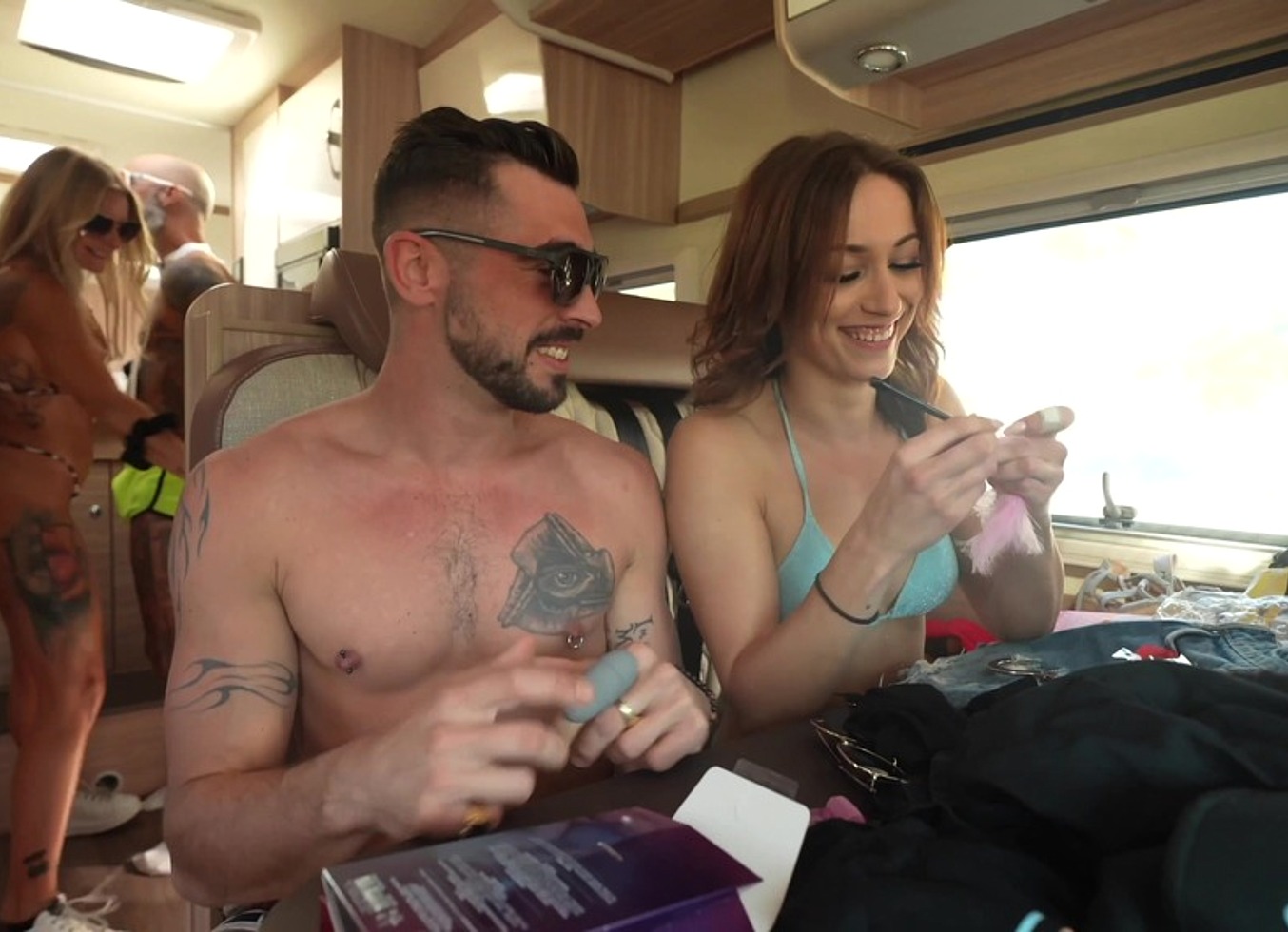 Swamebus-Special Tenerife Avec Marie Bombshell