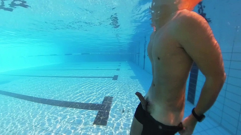 cumshot in swimming pool (Suckcock1069) cumshot in swimming pool (Suckcock1069)