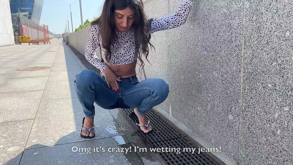 public pee wetting jeans on street (Katty West) public pee wetting jeans on street (Katty West)