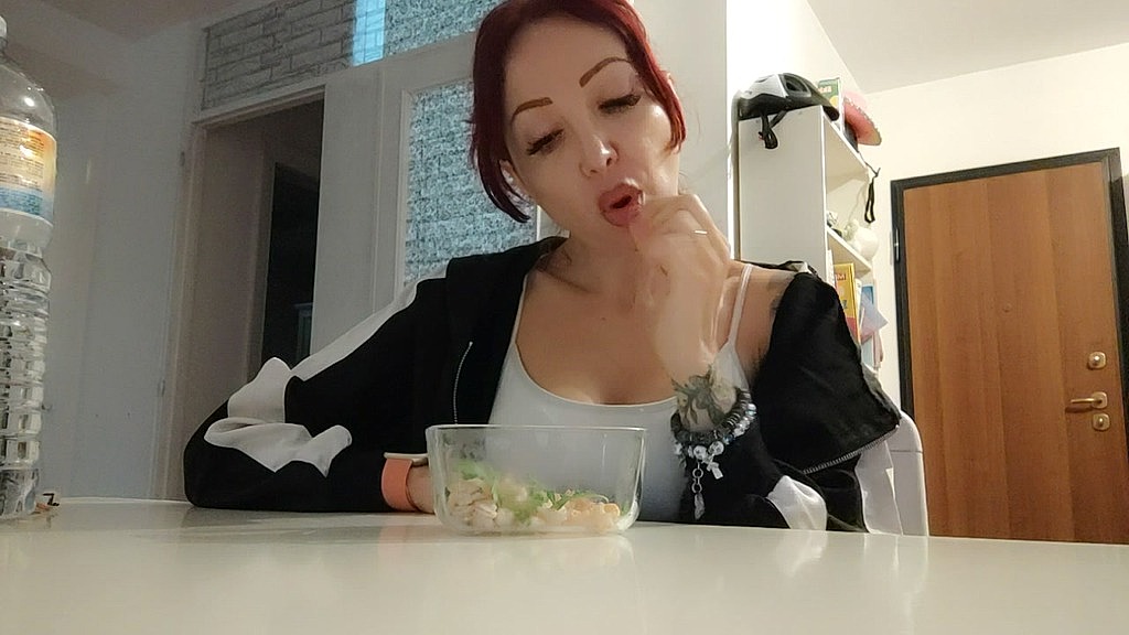 burpin while i eat (Blackwidow, Chantal channel) burpin while i eat (Blackwidow, Chantal channel)