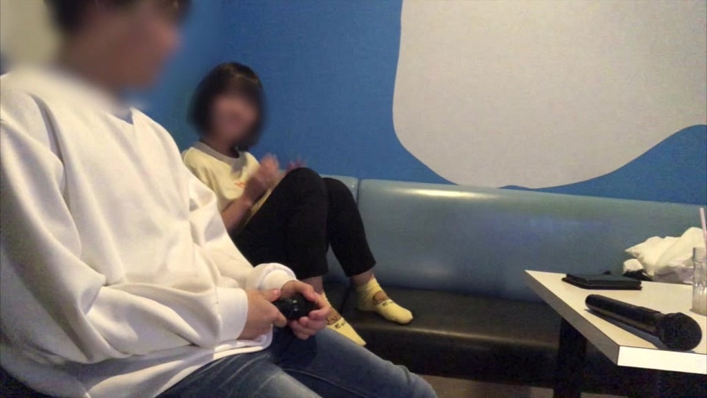 可愛いショートカット黒髪の後輩とカラオケで遊んでる時に「好きなんだよね」と言ったら後輩も「私も同じ事言おうとしてました」と (Momoka, Nono) 可愛いショートカット黒髪の後輩とカラオケで遊んでる時に「好きなんだよね」と言ったら後輩も「私も同じ事言おうとしてました」と (Momoka, Nono)