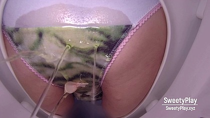 Desperation Wetting Panty Pissing Toilet Cam