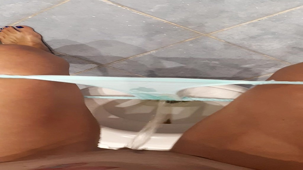 i am so inaccurate peeing! huge mess in my panties (Penelopa3) i am so inaccurate peeing! huge mess in my panties (Penelopa3)