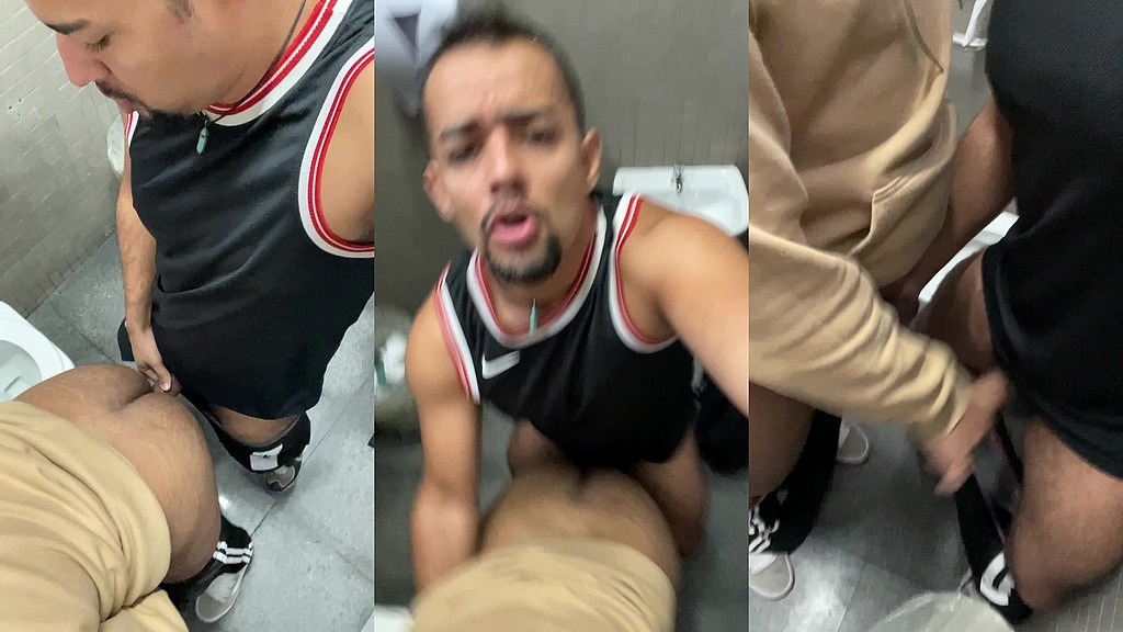 esse safado voltou, deu gostoso, primeira vez dele fodendo em wc publico. (Lendro Delao, Socyal Sem Camisa) esse safado voltou, deu gostoso, primeira vez dele fodendo em wc publico. (Lendro Delao, Socyal Sem Camisa)