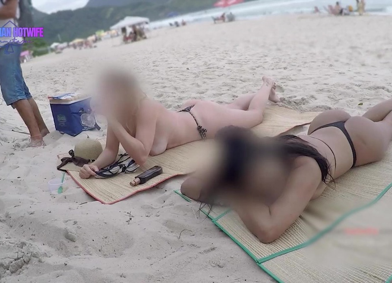 Me Exibindo Com A Minha Amiga Thay Para O Vendedor De Queijo Na Praia