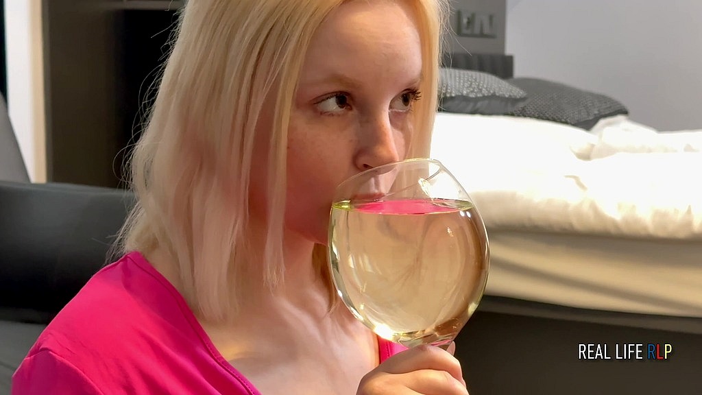 rlp 70: new face julia first piss drinking. (RealMan, Julia) rlp 70: new face julia first piss drinking. (RealMan, Julia)