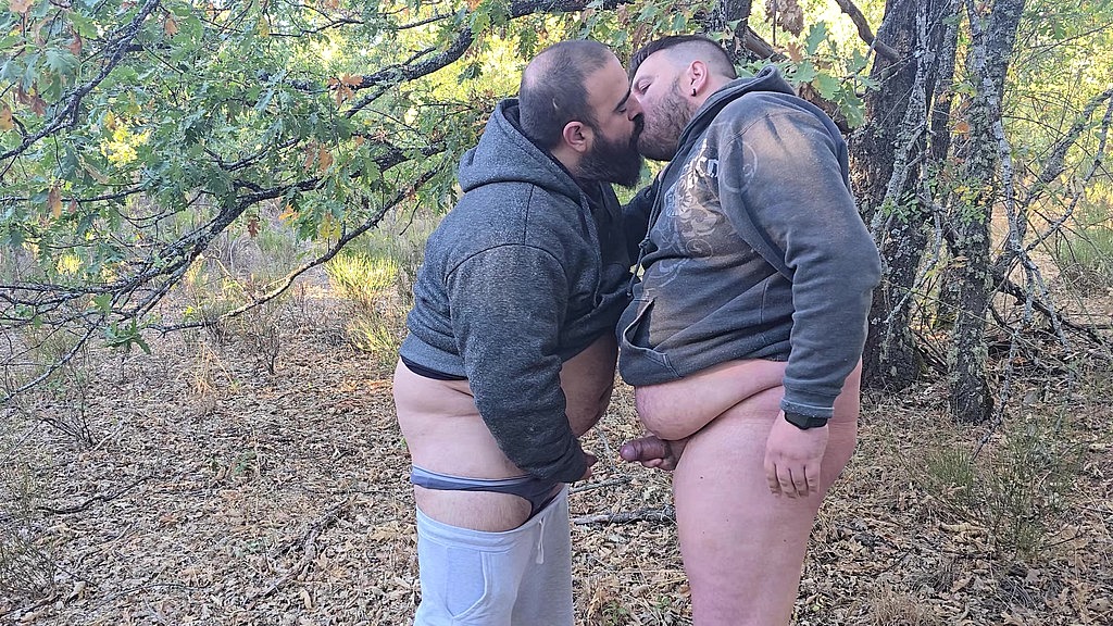 me encontre a un osote bien rico en el bosque y le comi la verga, hubo mucha leche y que de con ganas de que me follara (Santi Bear, Tuosotexl) me encontre a un osote bien rico en el bosque y le comi la verga, hubo mucha leche y que de con ganas de que me follara (Santi Bear, Tuosotexl)