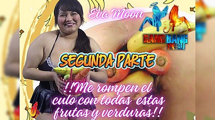 Ninfomana real juega con frutas y verduras Parte 2/ Real nymphomaniac plays with fruits and vegetables Part 2
