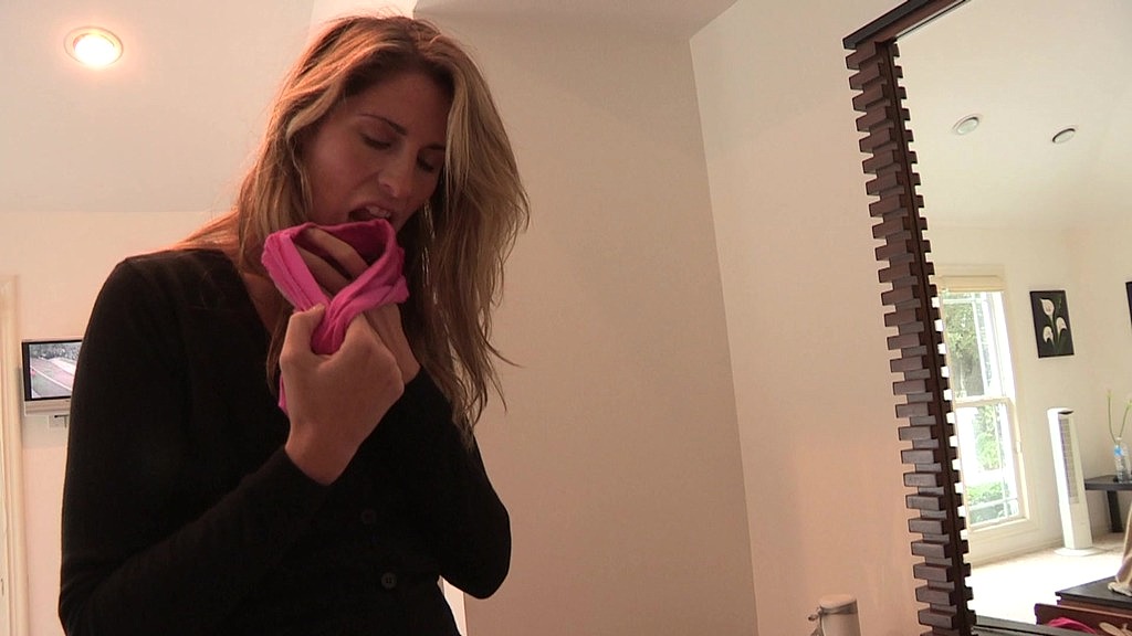 Lily Cade penetrates Addison Ryder with a strapon