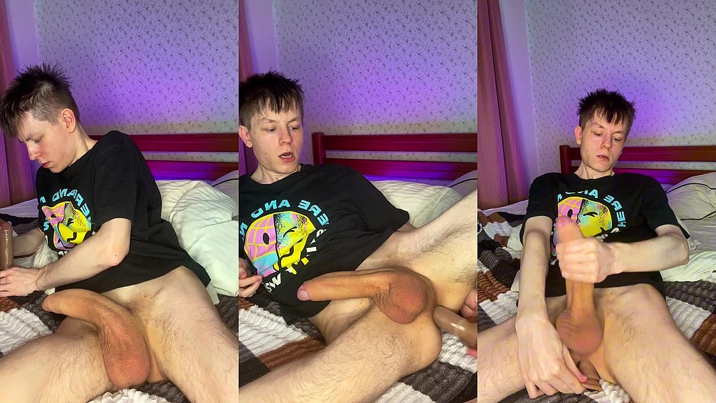 wrapping both hands around my huge cock to jerk off (Evgeny Twink) wrapping both hands around my huge cock to jerk off (Evgeny Twink)