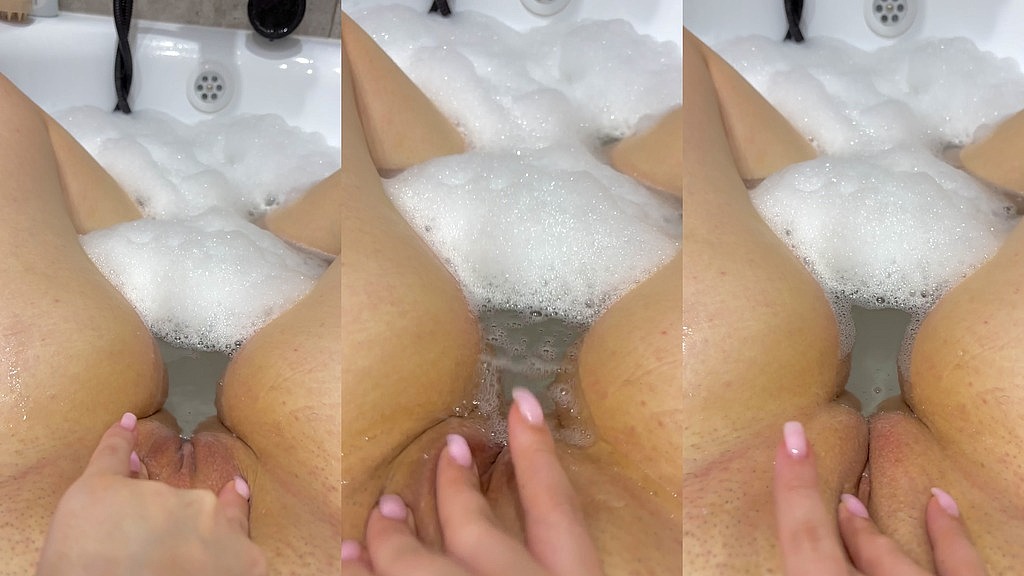 horny pussy in shower (Nvizli) horny pussy in shower (Nvizli)