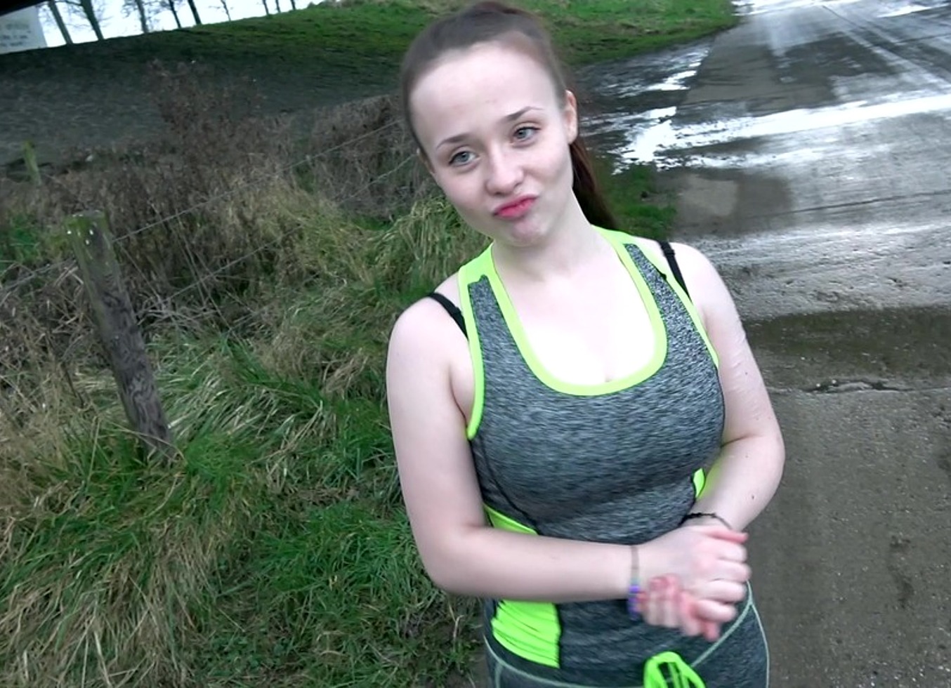 Fruhreife Jungfotze Teeny-Creampie Beim Outdoorfick