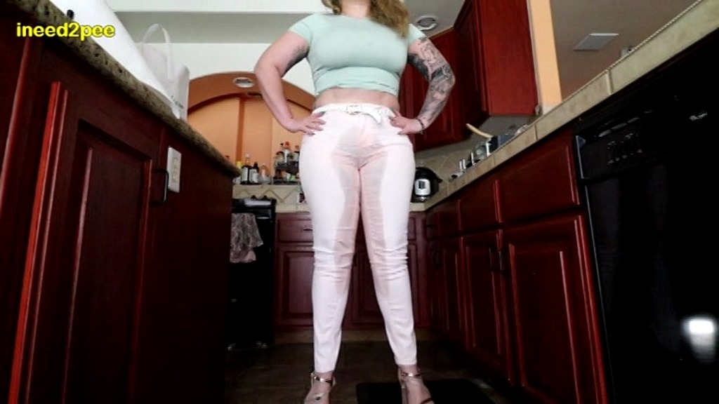 red august gets stuck and pissing her pants (Red August) red august gets stuck and pissing her pants (Red August)