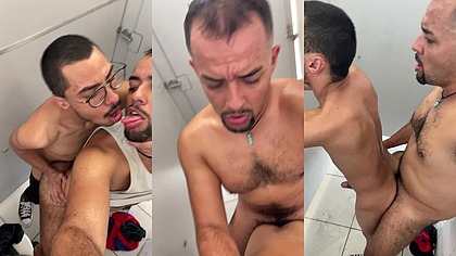 SEXO COM O TWINK PUTO NO BANHEIRO DO CLUB