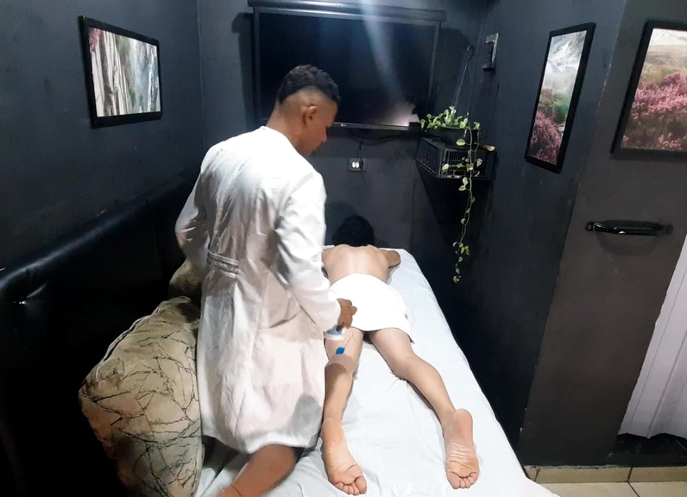 Hetero Fica De Pau Duro Durante Massagem Tailandesa - Parte 01