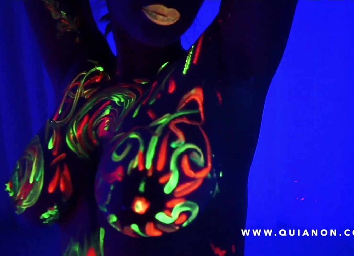 Quianon - Intense Three-Dimensional Art with Amelia Red.