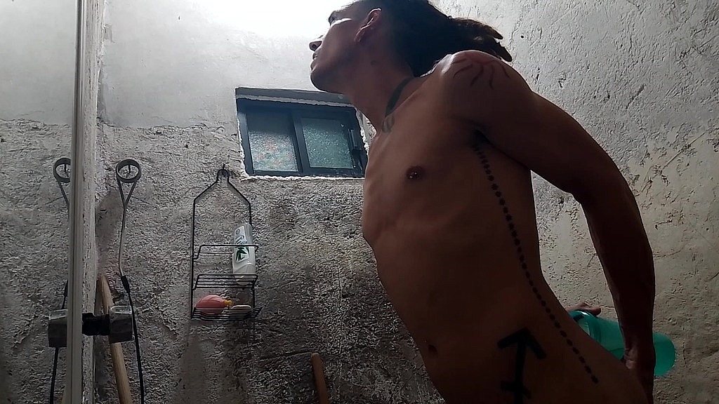 un hombre sexy en la ducha: raba erre pro (RabaErrePro) un hombre sexy en la ducha: raba erre pro (RabaErrePro)