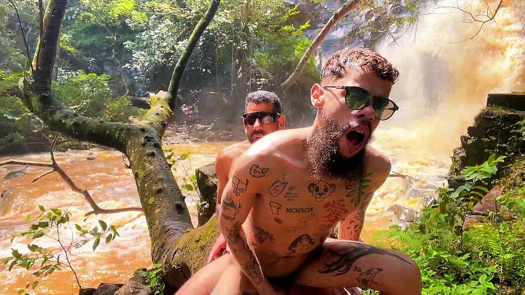 novinho levou leitada dupla dos primos na cachoeira de sao paulo (Junior Delao, DropboyFloripa, NovinhoVilhegas) novinho levou leitada dupla dos primos na cachoeira de sao paulo (Junior Delao, DropboyFloripa, NovinhoVilhegas)