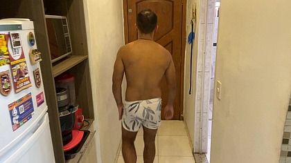 Maloca do estacionamento ficou louco de tesao e me deu uma bela surra de pica - PARTE 1