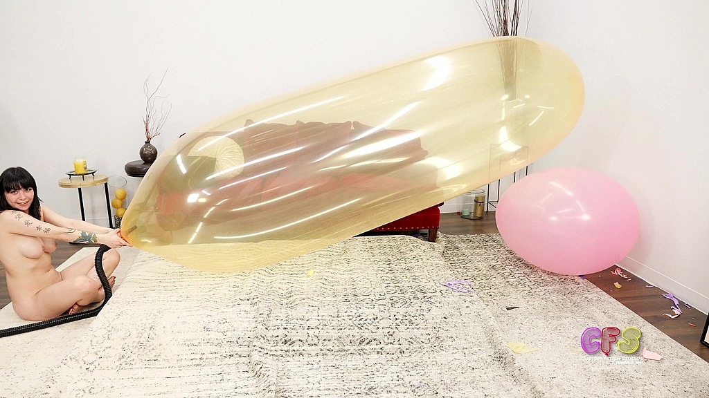 scarlett machine pops large balloons 4k (Scarlett) scarlett machine pops large balloons 4k (Scarlett)