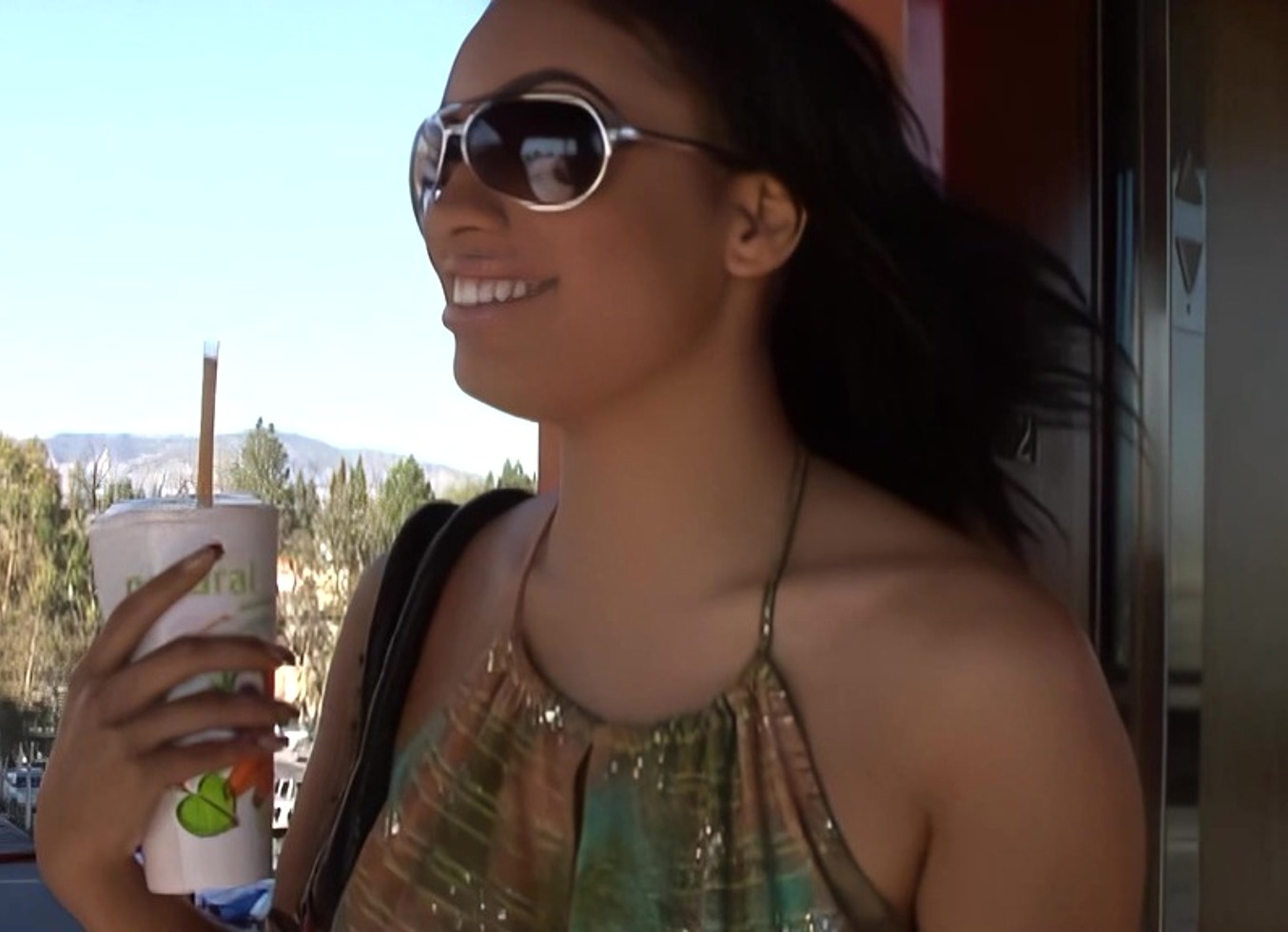 Sitter Nicole Malice Gets A Massive Facial From Her Clients Husband!