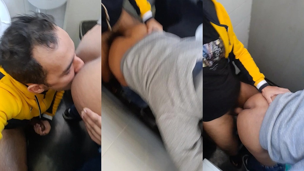 gays no banheiro transando gostoso sem camisinha, o ativo gozou gostoso. (Socyal Sem Camisa, Vst do Interior) gays no banheiro transando gostoso sem camisinha, o ativo gozou gostoso. (Socyal Sem Camisa, Vst do Interior)