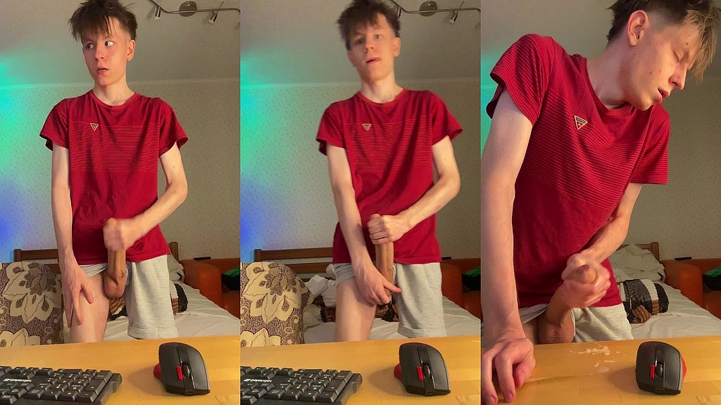 skinny 55kg guy playing with his 23cm heavy meat (Evgeny Twink) skinny 55kg guy playing with his 23cm heavy meat (Evgeny Twink)