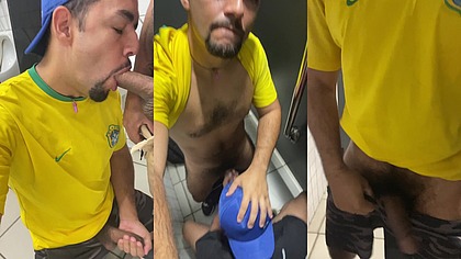 NO BANHEIRO PUBLICO TUDO PODE ACONTECER QUANDO HOMENS SE ENCONTRAM NA MADRUGADA - PARTE 01