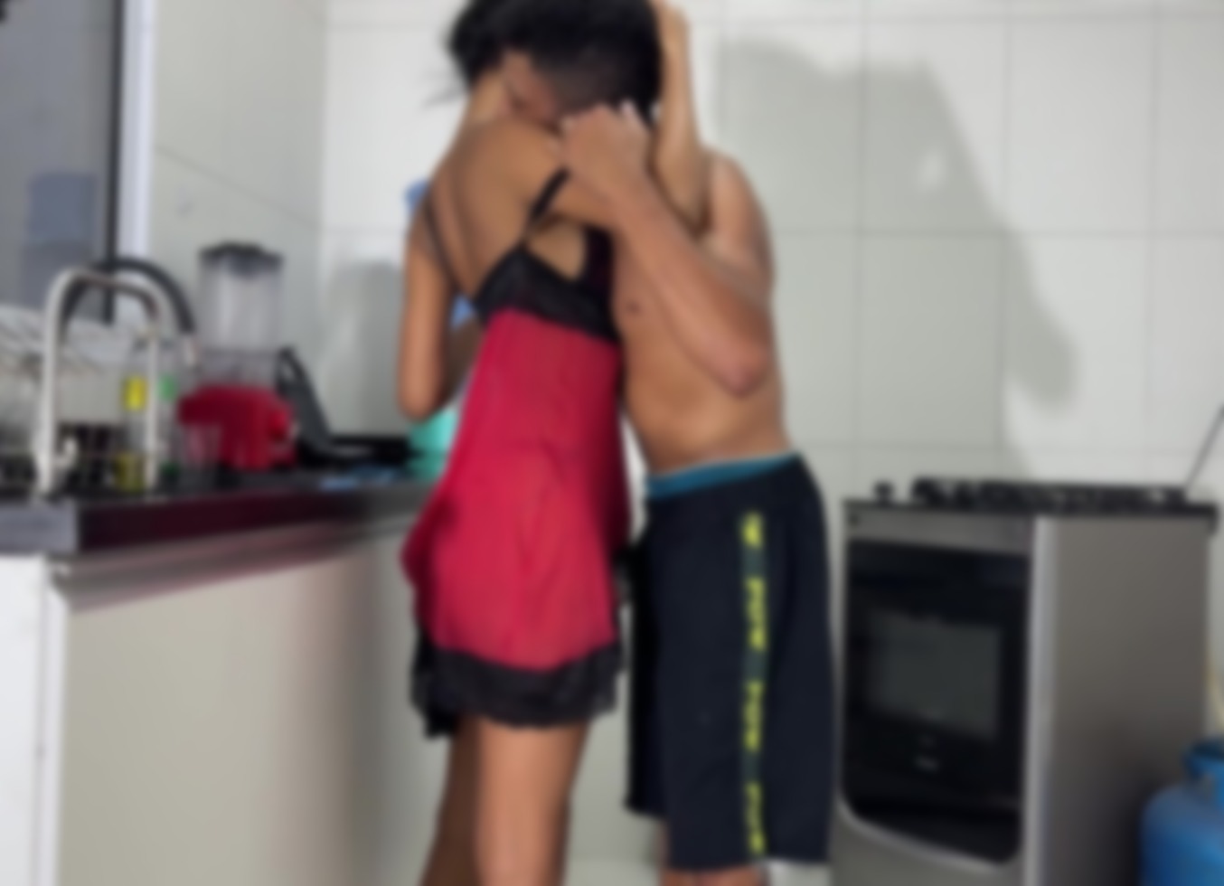 Fodendo A Magrinha Na Cozinha Enquanto Ela Lava As Loucas