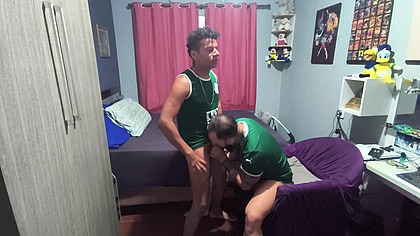 FODENDO COM O TREINADOR DA ACADEMIA.