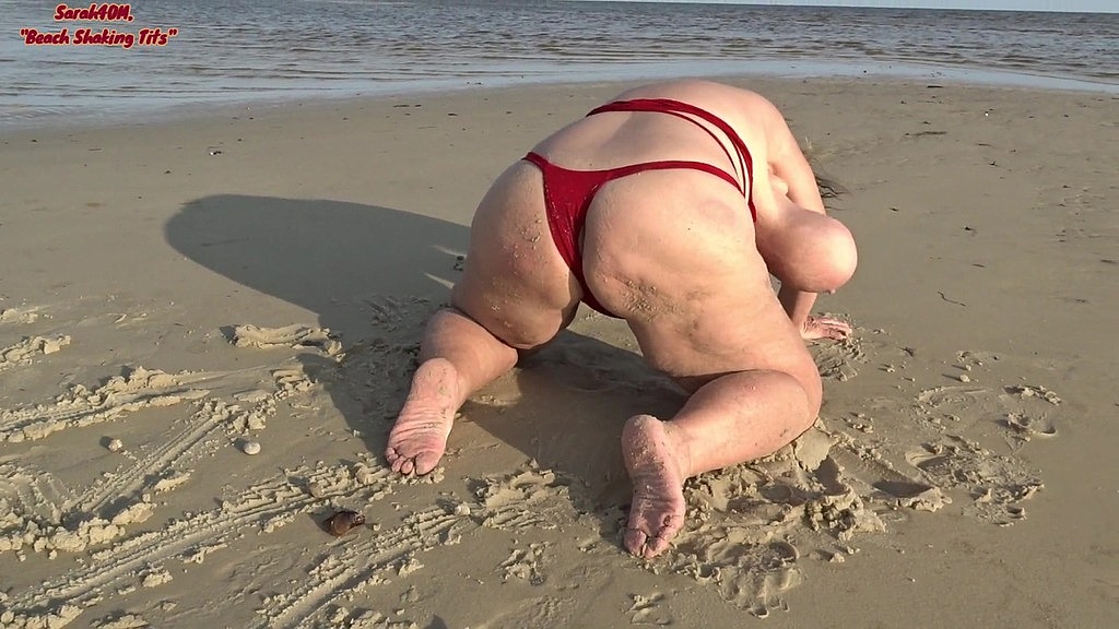 beach shaking tits (Sarah40M) beach shaking tits (Sarah40M)