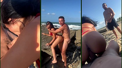 Corno assistinho a esposa novinha gostosa gemendo na rola do amigo na praia