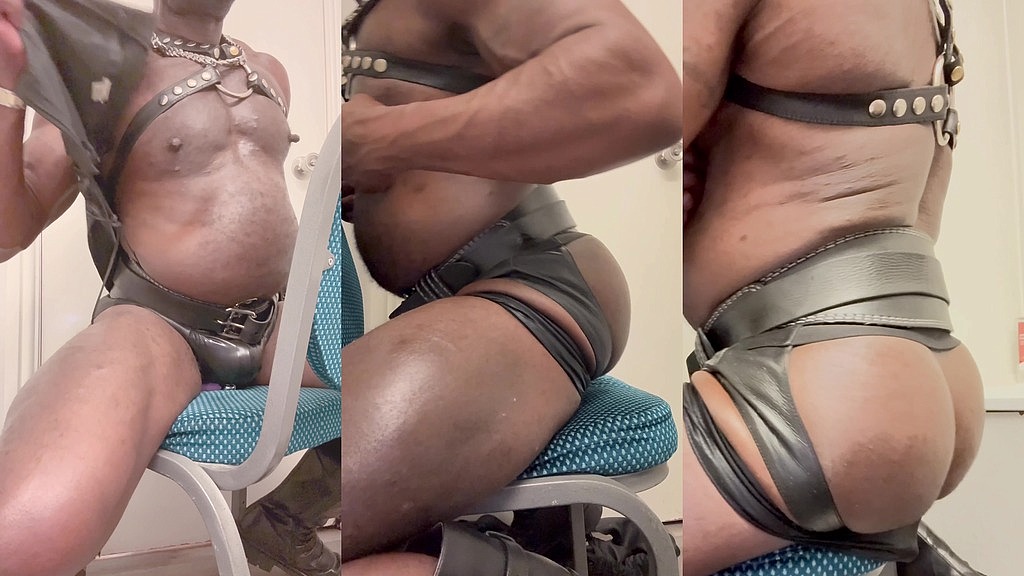 black muscle leather jock vibrator & nippleplay (Brody Richardson) black muscle leather jock vibrator & nippleplay (Brody Richardson)