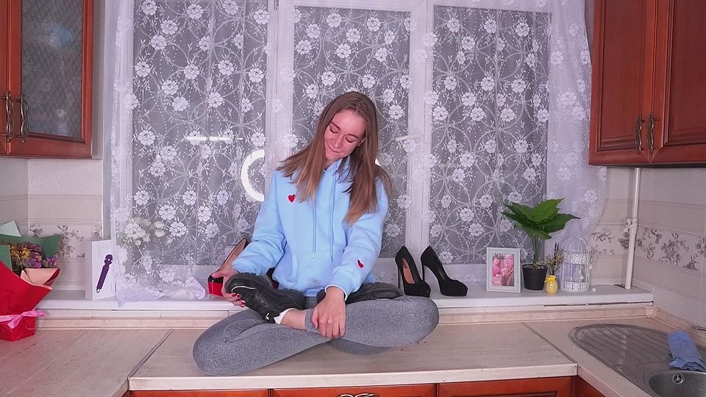 dirty sneakers/foot fetish (Margo) dirty sneakers/foot fetish (Margo)